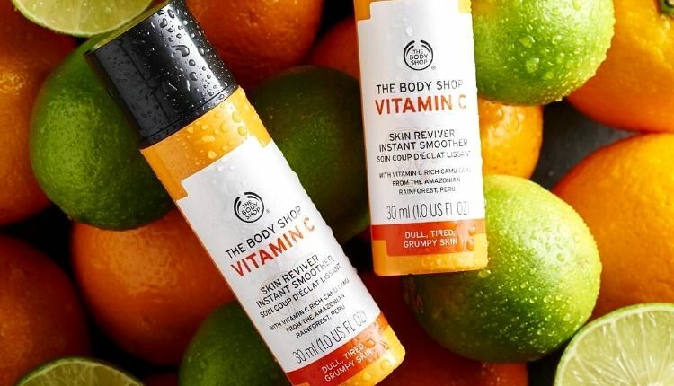 Vitamin C Skin Boost Instant Smoother وفي الصورة عبوة من هذا المنتج