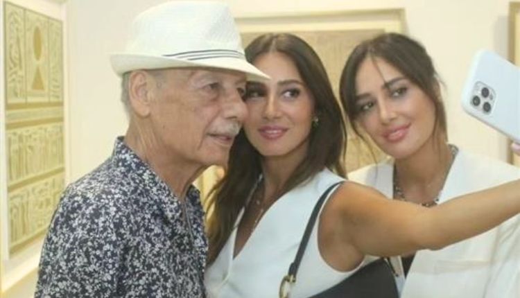 حلا شيحة تدعم والدها في معرضه الأخير Hala Shiha supports her father in his latest exhibition